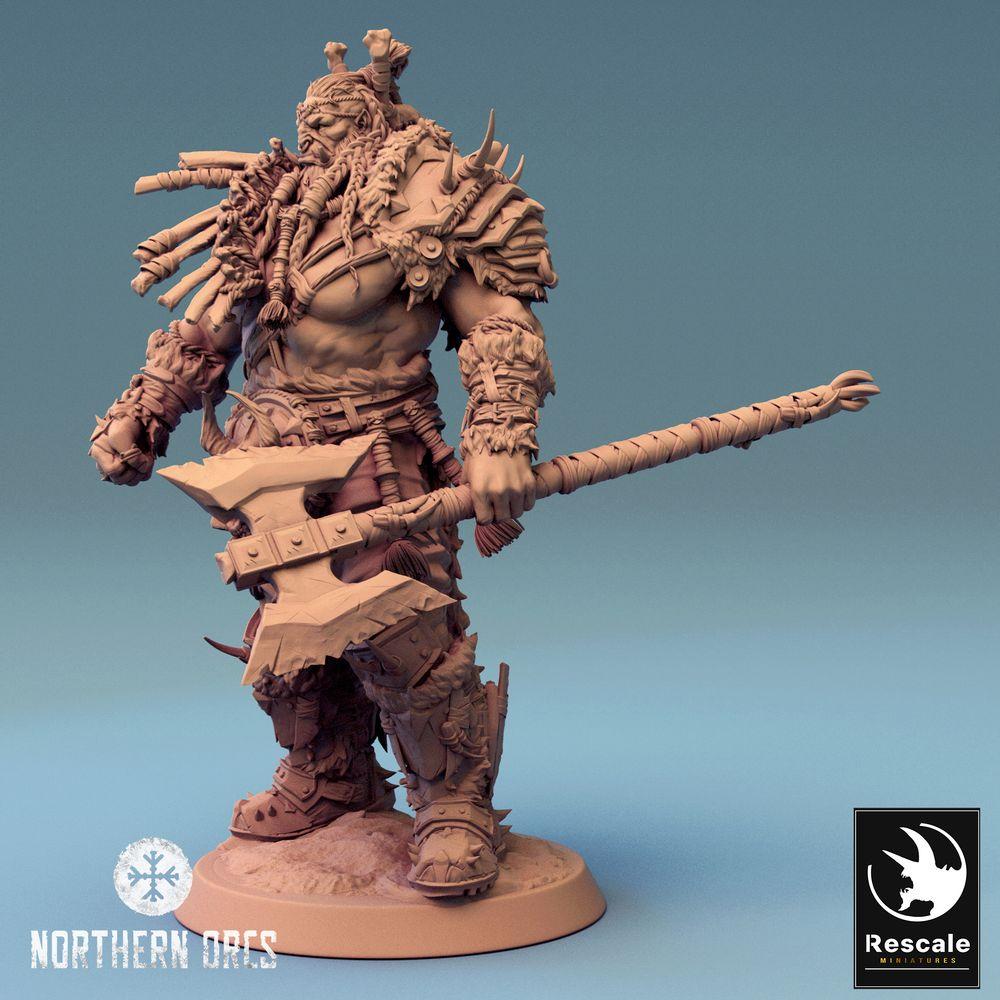 Productfoto Tabletop 28mm Lord of the Print (LotP) 0: Fantasy figuur: Ork Warlord / Oorlogshoofd Azhrog, Barbar-kampioen met gekartelde tweehandige bijl (24_04_E3)