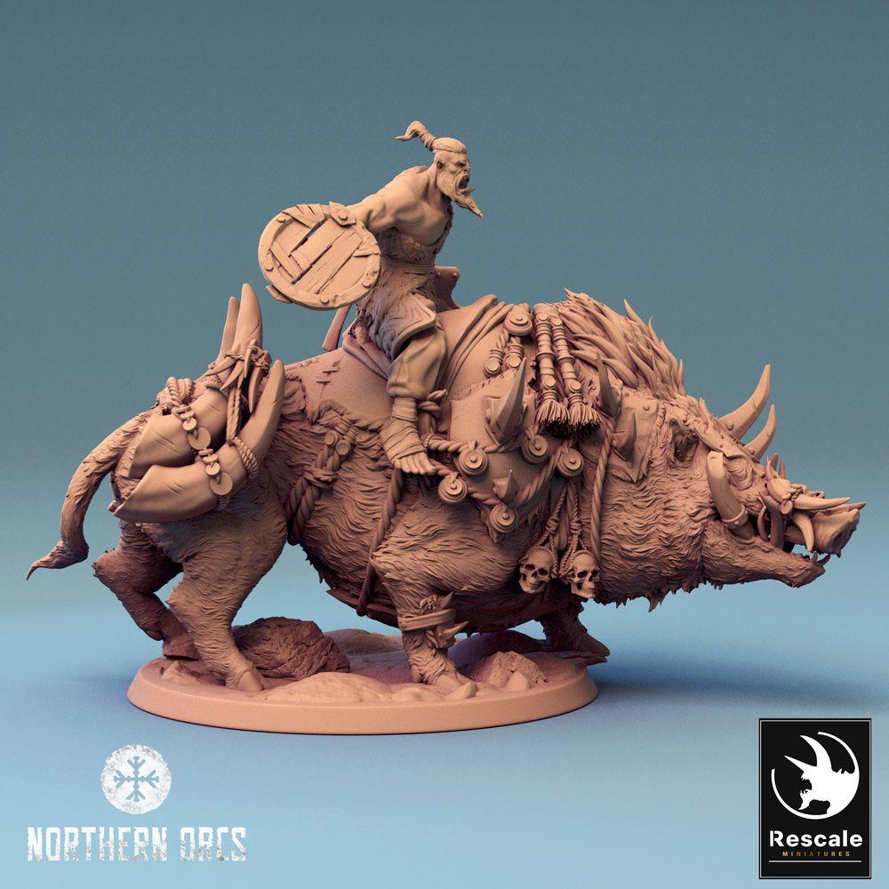 Productfoto Tabletop 28mm Lord of the Print (LotP) 0: Tabletop Miniatuur: Ork Oorlogheer op Wildzwijn - Orc Warlord, Boar Rider, Beestrijder met Bijl en Rond Schild (24_04_T)