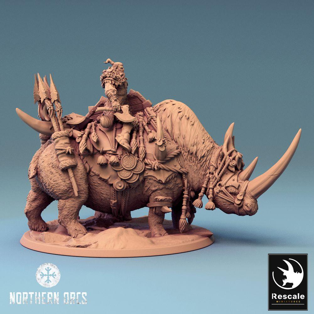 Productfoto Tabletop 28mm Lord of the Print (LotP) 0: Tabletop Miniatuur: Ork Oorlogsheer op Reusachtig Neushoorn, Beestenrijder met Speer, Orc Rhino Rider (24_04_D2)