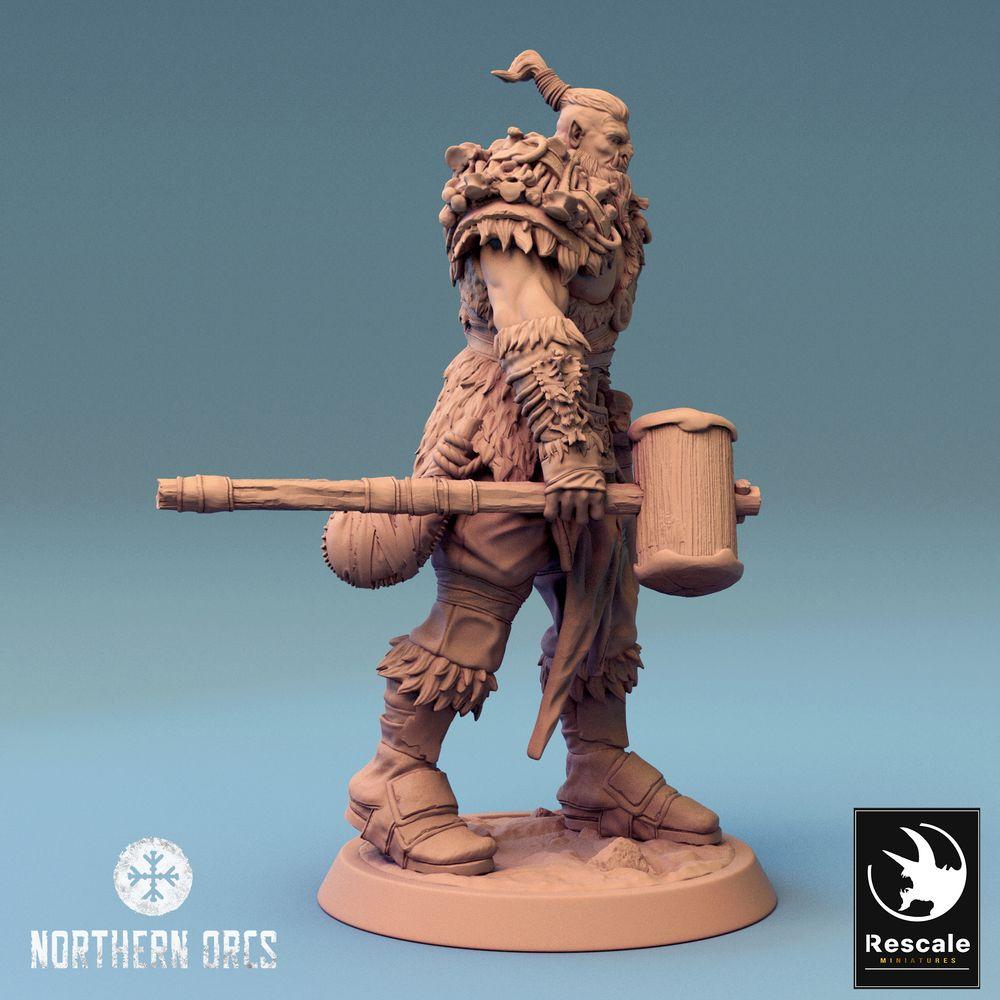 Productfoto Tabletop 28mm Lord of the Print (LotP) 0: Tabletop Miniatuur: Ork Oorlogsheer met Tweehandige Hamer, Orc Warlord, Stammeskampioen (24_04_I2)