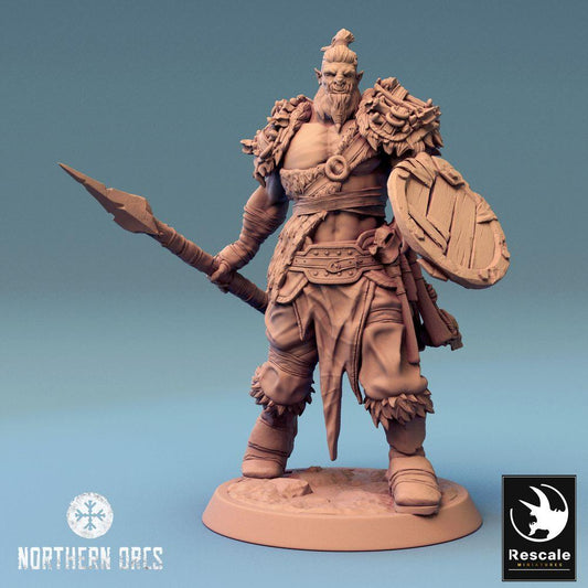 Productfoto Tabletop 28mm Lord of the Print (LotP) 0: Tabletop Miniatuur: Ork Speerdrager met Rond Schild, Orc Spearman, Ork Krijger, Stammeskrijger, Schilddrager (24_04_K2)