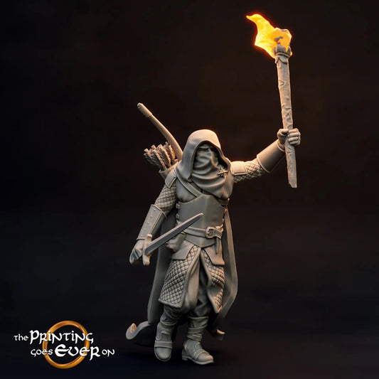 Productfoto middeleeuwse historische figuur 75mm schaal The Printing Goes Ever On (TPGEO) 0: Middeleeuwse ridderfiguren ranger zwaard en fakkel - 75mm modellen - Woudlopers van het Noorden