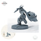 Bahamut-Ritter mit Speer – A: Größenvergleich, ca. 40 mm Gesamthöhe inklusive Base und höchstem Teil, mit 32-mm-Referenzfigur.