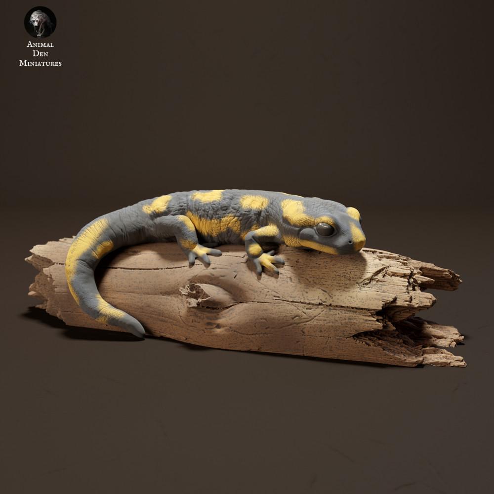 Productfoto dierenfiguur Animal Den Miniatures 2: Bosdier dierenfiguur: vuursalamander (23_10_15)