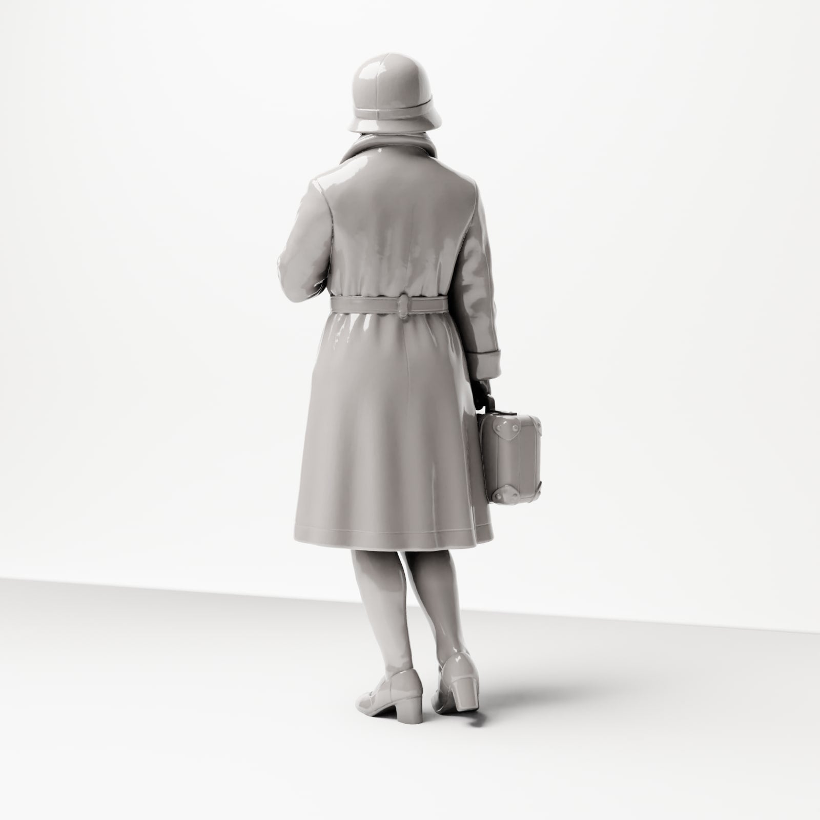 Diorama modelbouw productfoto 2: Staande figuur: Reisende vrouw op het perron, einde van de jaren 1920, mantel, hoed, kleine koffer (sc04)