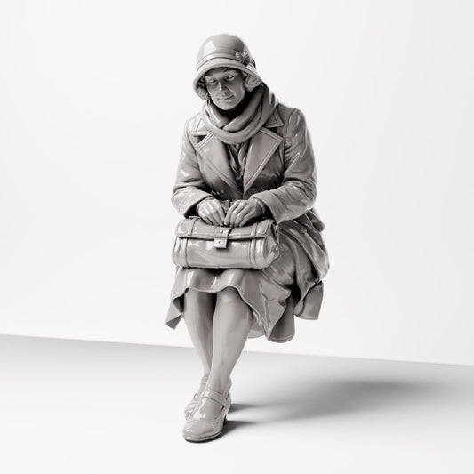 Diorama modelbouw productfoto 0: Zittende figuur: Vrouw zittend op bankrand met handtas, jaren 1920-1930, wachtzaal, station (sc08)