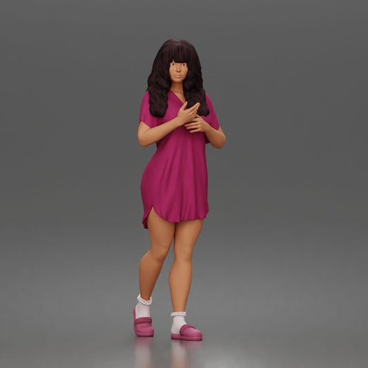 Diorama modelbouw productfoto 0: Staande figuur: vrouw in nachtjapon met kleine hond in haar armen (a184)