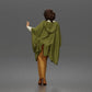 Diorama Modellbau Produktfoto 2: Stehende Figur: Frau mit erhobener Hand, fließendem Cape & Plateauschuhen (a174)