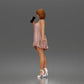 Diorama Modellbau Produktfoto 3: Stehende Figur: Frau im kurzen Kleid mit Mobiltelefon & Absatzschuhen (a180)