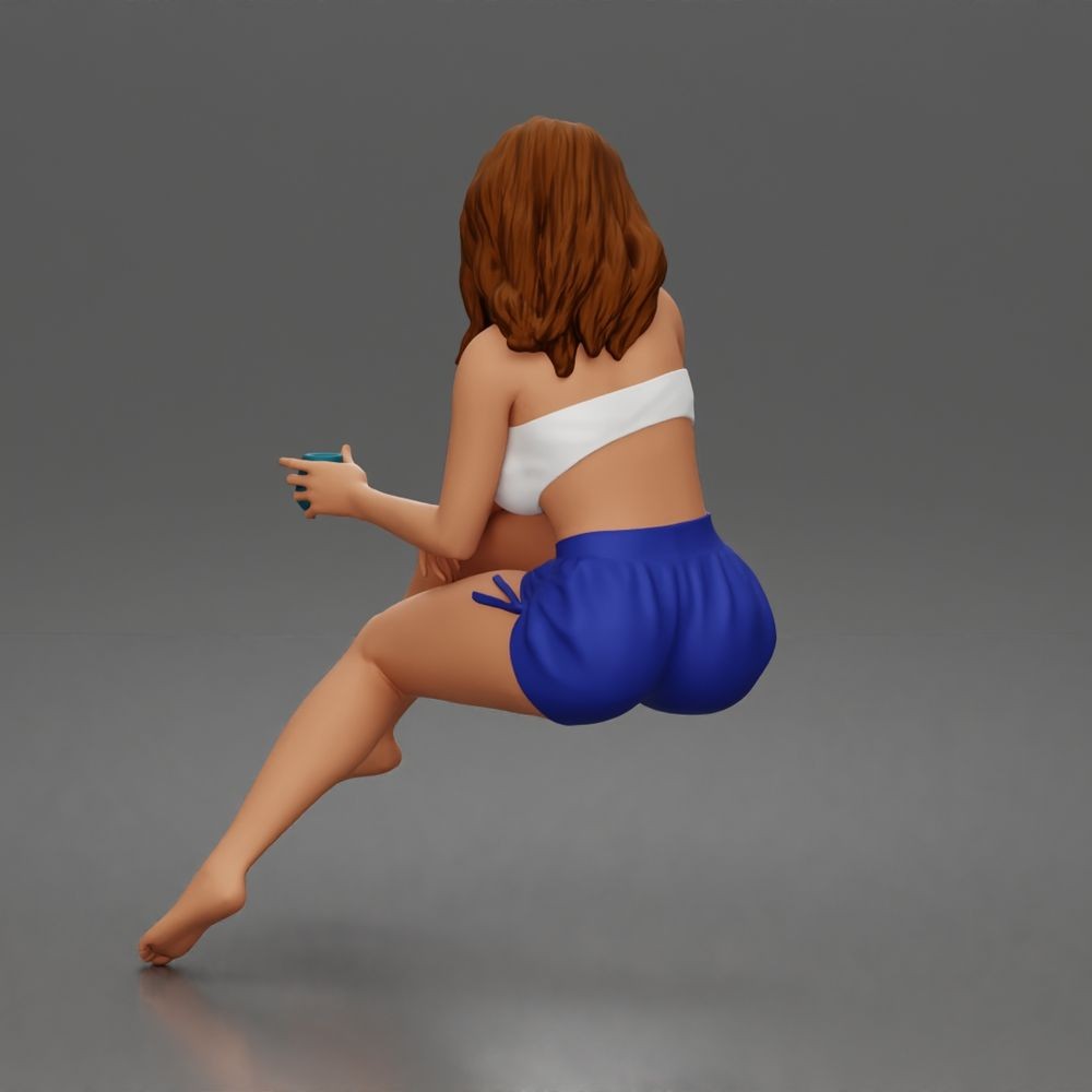Diorama Modellbau Produktfoto 3: Kniende Figur: Frau mit trägerlosem Oberteil & kurzer Hose (a186)