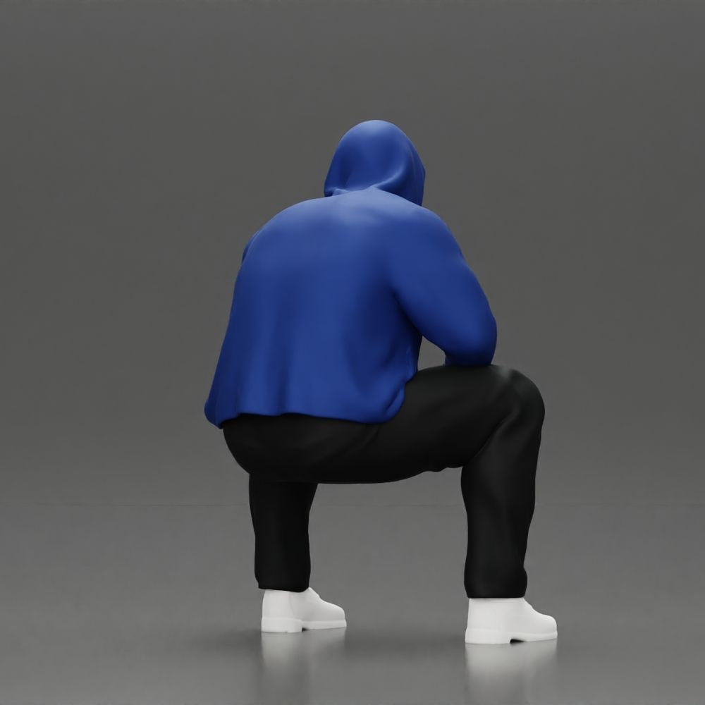 Diorama Modellbau Produktfoto 4: Kniende Figur: Hockender Mann mit Kapuzenjacke und Hand am Gesicht (a163)