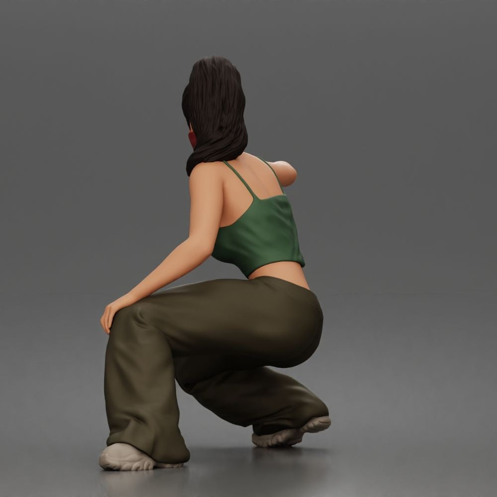 Diorama Modellbau Produktfoto 4: Diorama Figur: Kauernde maskierte Frau mit Pistole, Crop-Top & Baggyhose (a169)