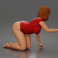 Diorama Modellbau Produktfoto 5: Kniende Figur: Frau im Bodysuit mit vorgeneigtem Oberkörper und Hand am Boden (a175)