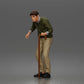 Diorama Modellbau Produktfoto 6: Stehende Figur: Älterer Mann mit Gehstock & Pullover (a168)