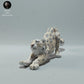 Productfoto dierenfiguur Animal Den Miniatures 1: Wild dierfiguur: sneeuwluipaard - zich uitrekkend (22_12_19)