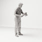 Stehende Figur: Karosseriemechaniker in Latzhose mit Poliergerät (Ref. Nr. 482) - vollständige Studioansicht 1